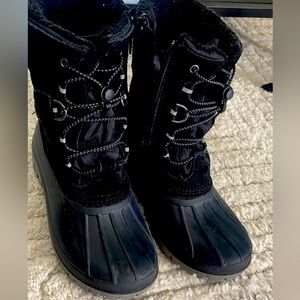 Lands end boys boots size 4